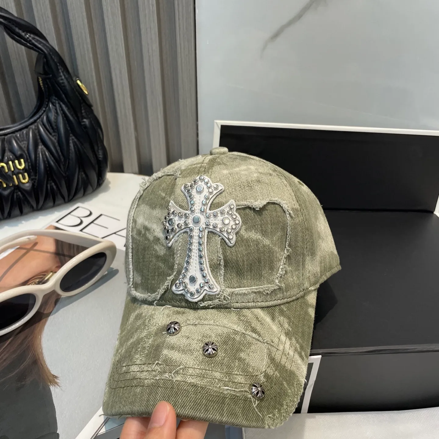 P76 Crow Heart 🆕🆕25 new baseball cap, stylish and classic cross logo, casual with a cool feeling, unisex style, same style for men and women! Very easy to match! Head circumference: 56-58cm is available